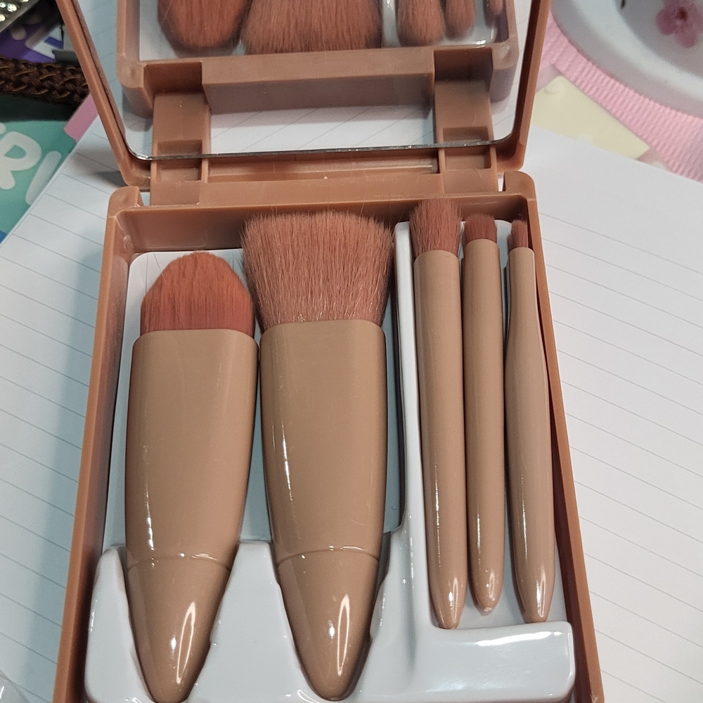Makeup Brush Set w/ Mirror Case